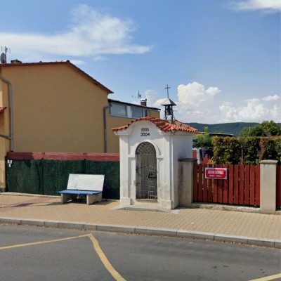 Kaplička v ulici J. Houdka